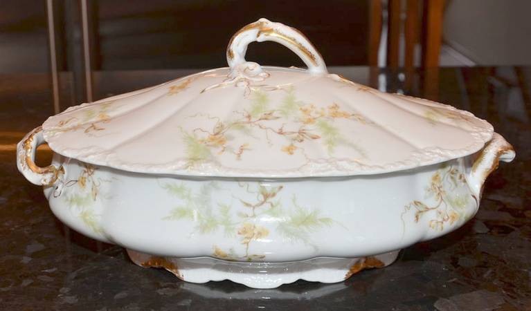 Schleiger 1026 Oval Covered Vegetable