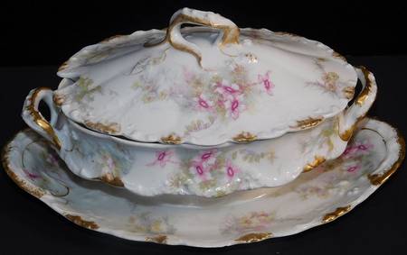 Schleiger 1027 Gravy Boat w/Attached Underplate & Lid