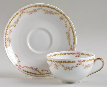 Schleiger 1075 Footed Cup & Saucer Set