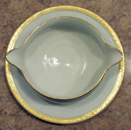 Schleiger 1105 Gravy Boat with Attached Underplate