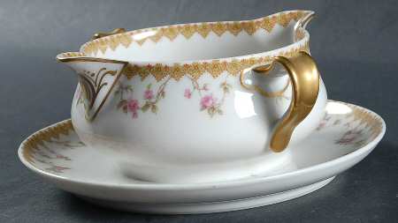 Schleiger 111B Gravy Boat with Attached Underplate