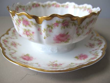 Schleiger 1143 Gravy Boat with Attached Underplate