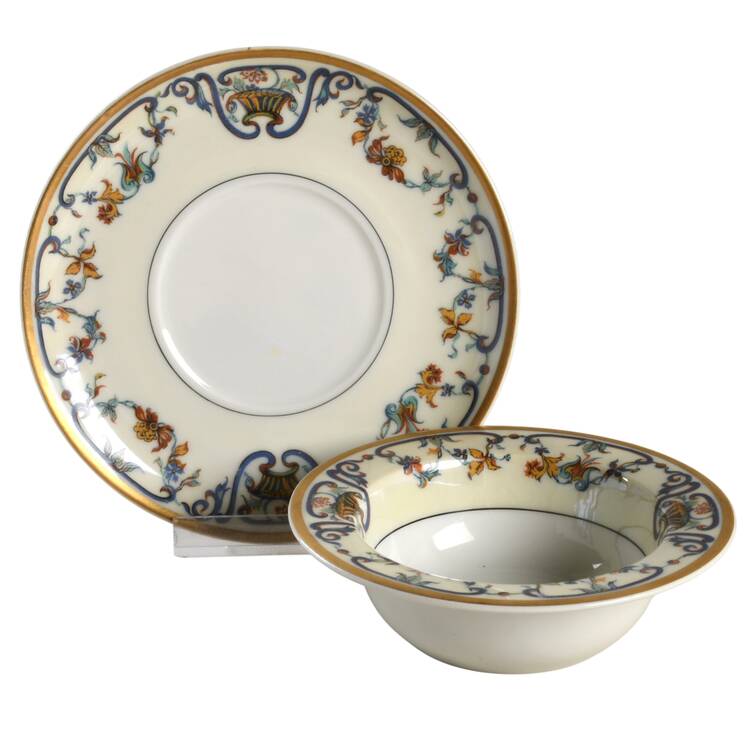 Schleiger 114b Ramekin & Saucer Set