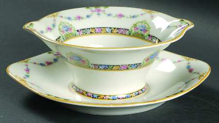 Schleiger 1262 Gravy Boat with Attached Underplate