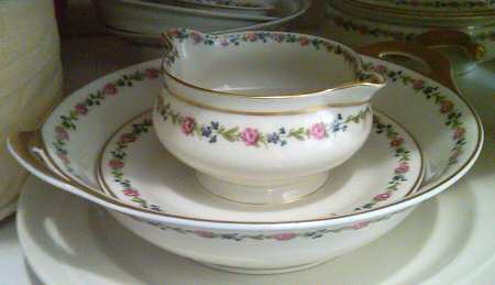 Schleiger 1263 Gravy Boat with Attached Underplate