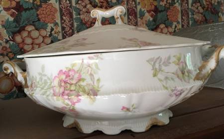 Schleiger 139b Round Covered Vegetable
