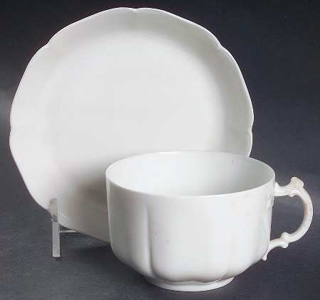 Schleiger 14 Flat Cup & Saucer Set