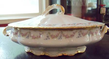 Schleiger 140 Round Covered Vegetable