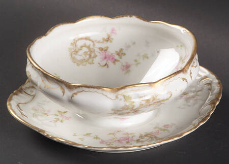 Schleiger 144F Gravy Boat with Attached Underplate
