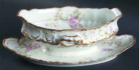 Schleiger 144F Gravy Boat with Attached Underplate
