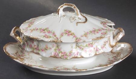 Schleiger 145 Gravy Boat w/Attached Underplate & Lid