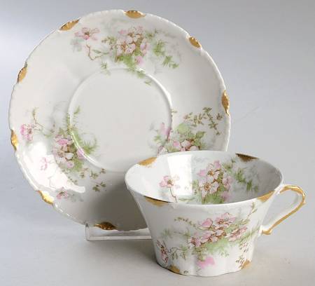 Schleiger 146 Flat Cup & Saucer Set