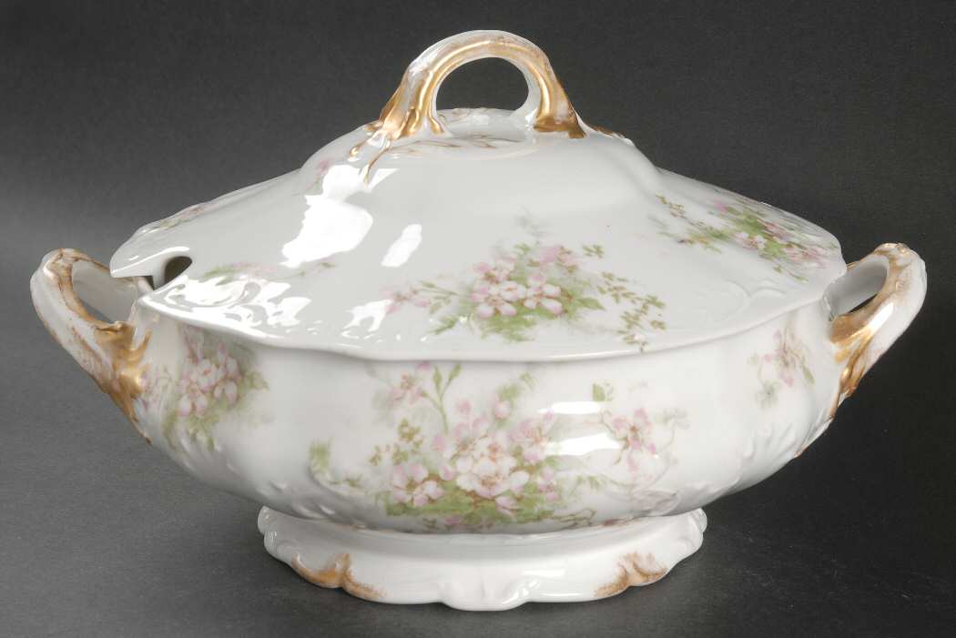 Schleiger 146A Tureen &  Lid