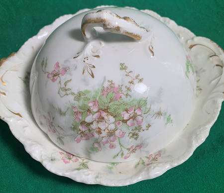 Schleiger 146E Round Covered Butter with Strainer