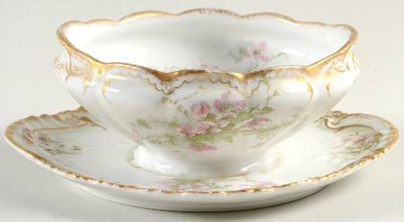 Schleiger 146N Gravy Boat with Attached Underplate