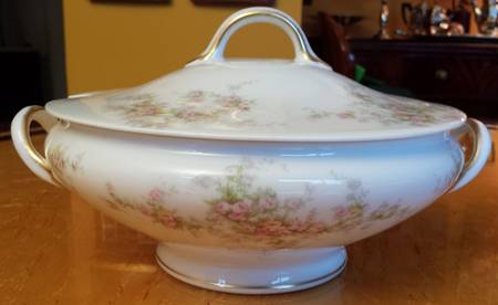 Schleiger 149c Tureen &  Lid
