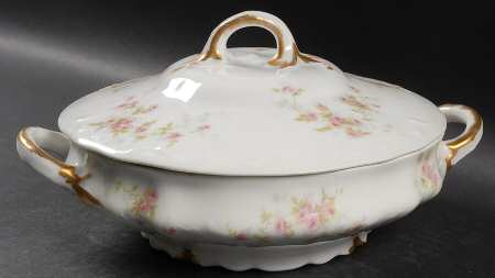 Schleiger 150 Round Covered Vegetable
