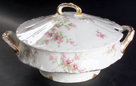 Schleiger 151 Tureen &  Lid