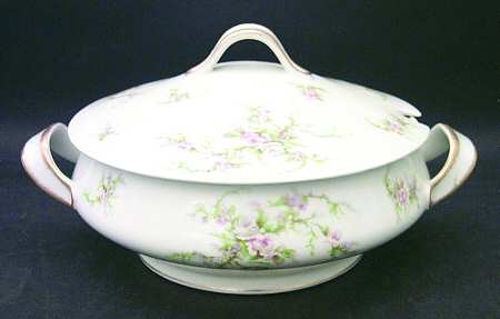 Schleiger 154a (White Background) Tureen &  Lid