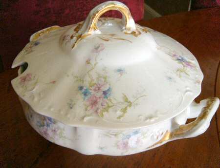 Schleiger 156A Tureen &  Lid