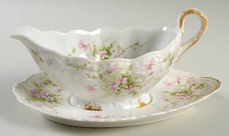 Schleiger 157c Gravy Boat with Attached Underplate