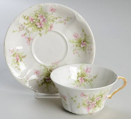 Schleiger 157e Flat Cup & Saucer Set