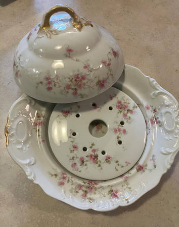 Schleiger 159A Round Covered Butter with Strainer