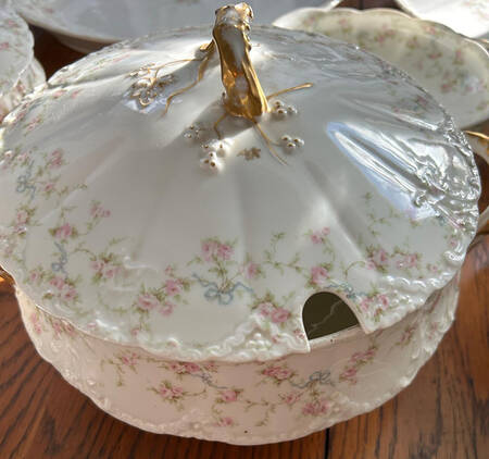 Schleiger 161A Tureen &  Lid