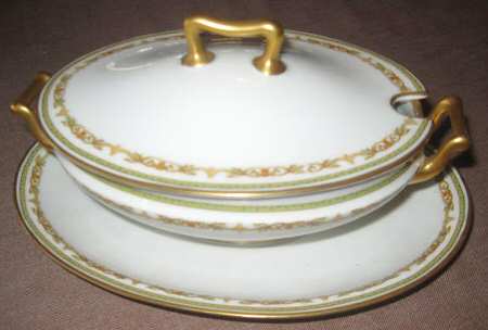 Schleiger 166 Gravy Boat w/Attached Underplate & Lid
