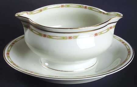 Schleiger 169a Gravy Boat with Attached Underplate