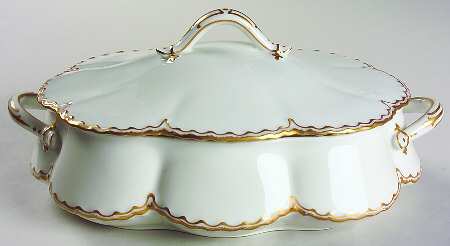 Schleiger 18 Oval Covered Vegetable