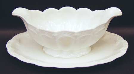 Schleiger 205 Gravy Boat with Attached Underplate