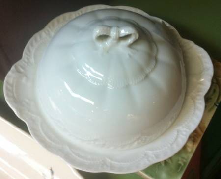 Schleiger 205 Round Covered Butter