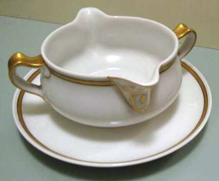 Schleiger 20a Gravy Boat with Attached Underplate