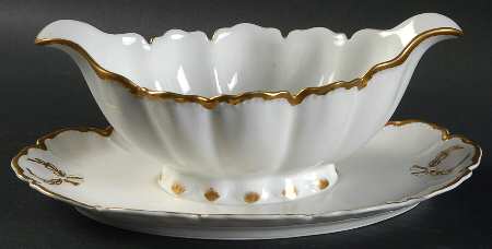 Schleiger 216 Gravy Boat with Attached Underplate
