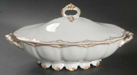 Schleiger 22 Oval Covered Vegetable