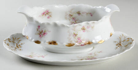 Schleiger 223A Gravy Boat with Attached Underplate