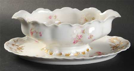 Schleiger 223A Gravy Boat with Attached Underplate
