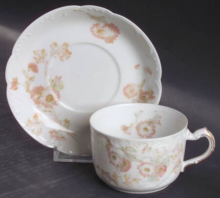 Schleiger 237 Flat Cup & Saucer Set