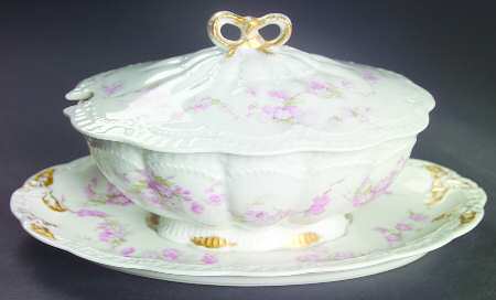 Schleiger 248 Gravy Boat w/Attached Underplate & Lid