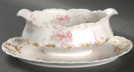 Schleiger 248F Gravy Boat with Attached Underplate