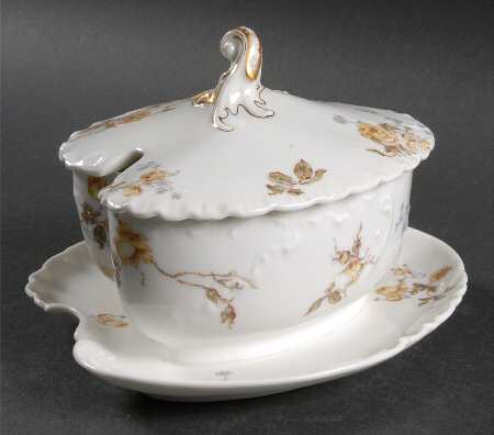 Schleiger 266 Sauce Boat with Attached Underplate & Lid