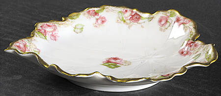 Schleiger 267 Leaf Shaped Dish
