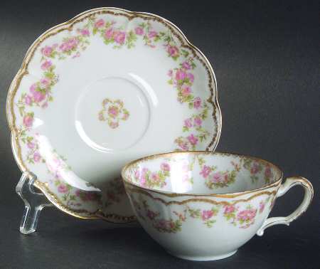 Schleiger 270 Flat Cup & Saucer Set