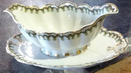 Schleiger 288 Gravy Boat with Attached Underplate