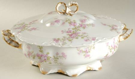 Schleiger 29 Round Covered Vegetable