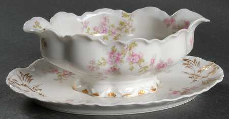 Schleiger 29 Gravy Boat with Attached Underplate