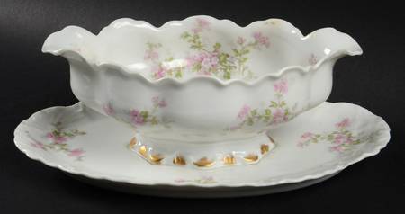 Schleiger 29 Gravy Boat with Attached Underplate