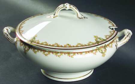 Schleiger 290 Tureen &  Lid