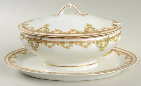 Schleiger 290 Gravy Boat w/Attached Underplate & Lid